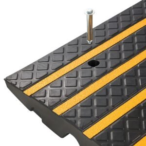 car driveway rubber curb ramp, 33069 lbs load capacity, 2.6 inch rise curbside bridge ramp with yellow reflective strips, suitable for loading dock, warehouse, garage, sidewalk (1 pack)